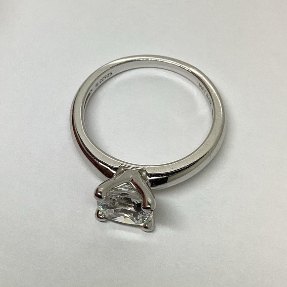 Sterling silver cubic zirconia solitaire ring Size 8 - Picture 5 of 5